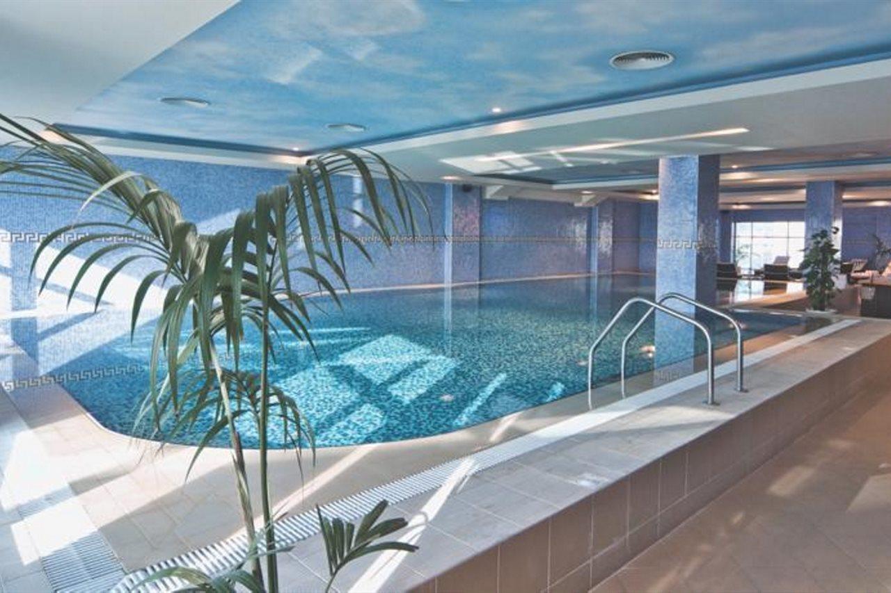 Wiseman Grand Hotel Doha Extérieur photo The swimming pool at the hotel