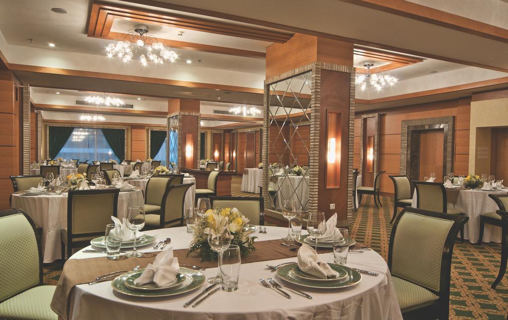 Wiseman Grand Hotel Doha Extérieur photo The ballroom