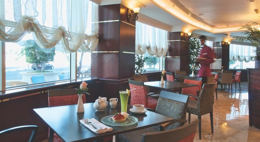 Wiseman Grand Hotel Doha Extérieur photo The lobby lounge