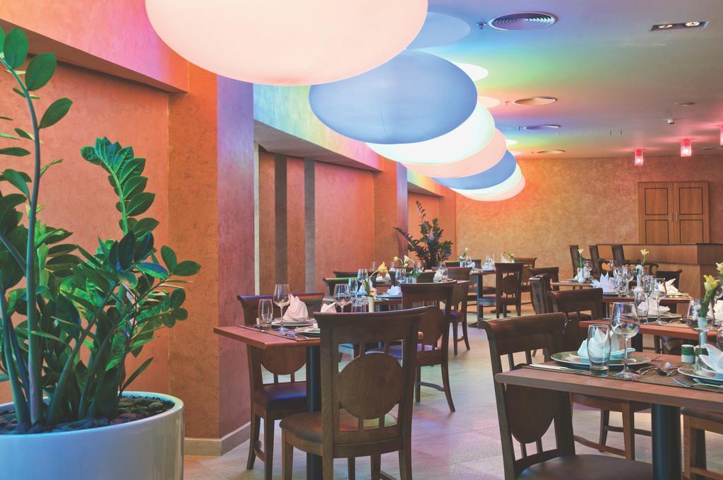 Wiseman Grand Hotel Doha Extérieur photo The restaurant